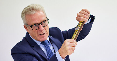 Pressekonferenz DKOU Prof. Dr. Raschke