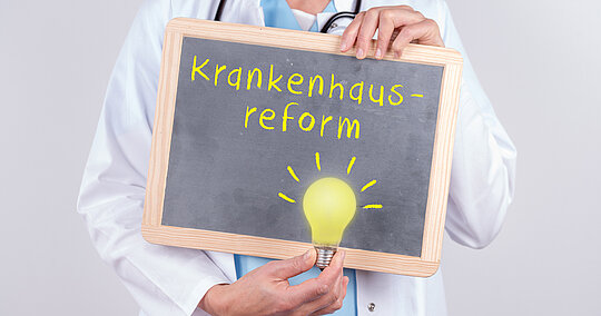 Wort Krankenhausreform auf Tafel