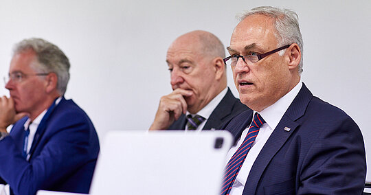 Pressekonferenz DKOU Prof. Dr. Kladny